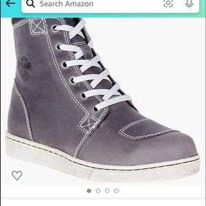 Like New Harley-Davidson Women’s Kearns Motorcycle Boots. Only worn twice!!